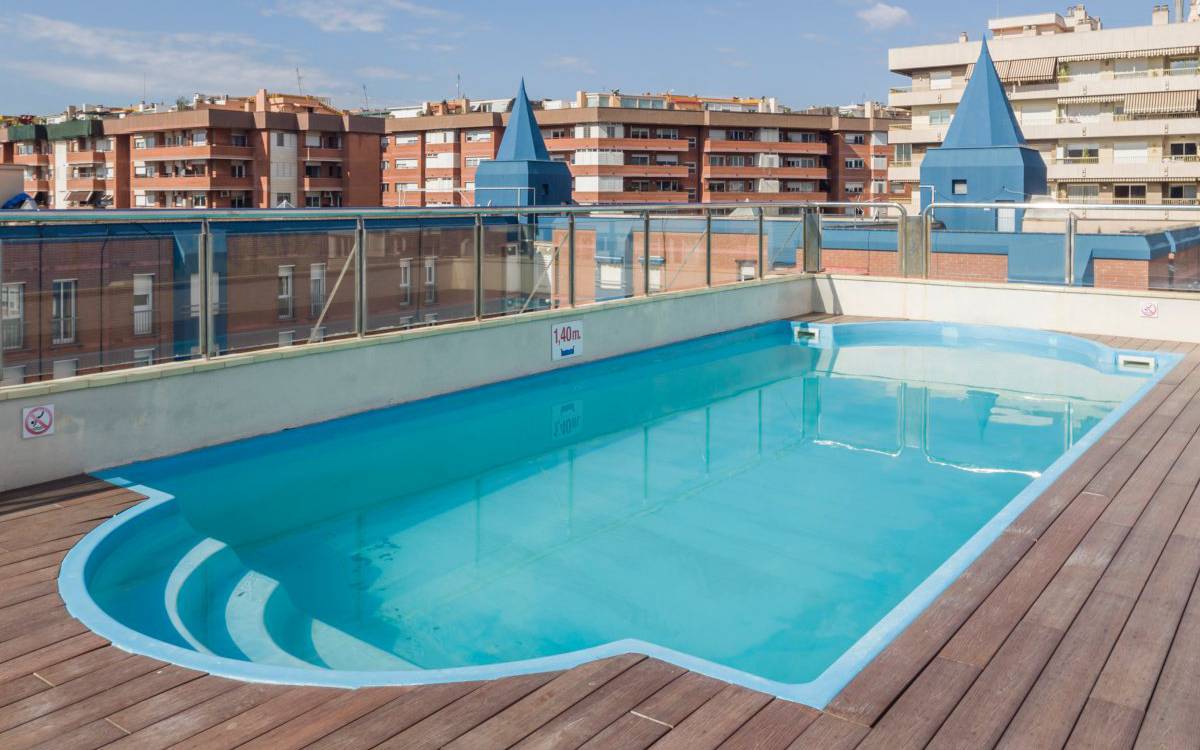 Schwimmbad auf dem dach Hotel ILUNION Les Corts – Spa Barcelona