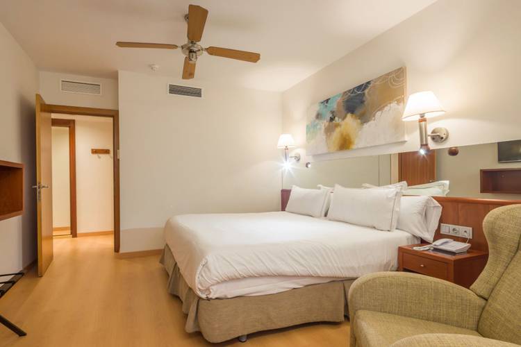  Hotel ILUNION Les Corts – Spa Barcelona