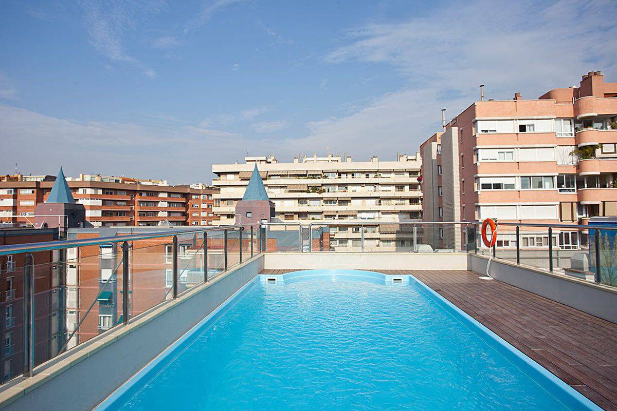 Schwimmbad Hotel ILUNION Les Corts – Spa Barcelona